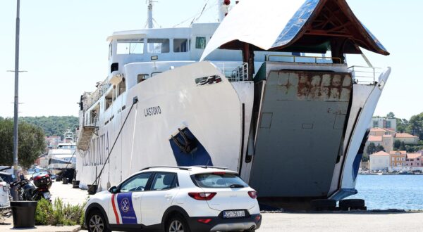 12.08.2024., Mali Losinj - U padu ulazne rampe trajekta Lastovo u trajektnom pristanistu u Malom Losinju trojica mornara Jadrolinije su poginula, a jedan je tesko ozlijedjen. Photo: Nel Pavletic/PIXSELL