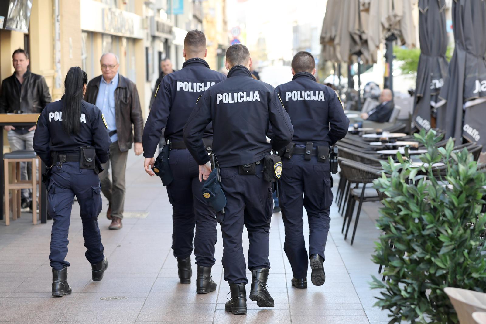 13.04.2022., Zagreb - Policajci u ophodnji. Photo: Patrik Macek/PIXSELL