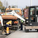 13.10.2022., Zagreb - Zbog radova asfaltiranja istocnog kolnika, Ulica V. Skorpika na dijelu od kruznog toka kod trgovackog centra King Cross do ulice K. Golika/Kovinska, bit ce pod privremenom regulacijom prometa. Radove izvodi Zagrebacki holding d.o.o., podruznica Zagrebacke ceste. Ukupna vrijednost radova iznosi 5.040.000,00 kn i trajat ce do 01.11.2022. Photo: Emica Elvedji/PIXSELL