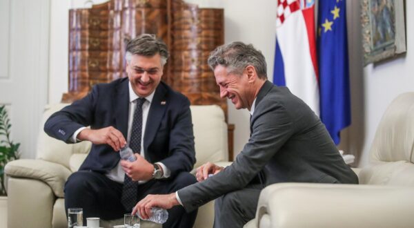 14.07.2023., Zagreb - Premijer Andrej Plenkovic sastao se s predsjednikom Vlade Republike Slovenije Robertom Golobom. Po dolasku u Bankse dvore slovenski premijer Robert Golob upisao se u Zlatnu knjigu, a potom je uslijedio Teta-a-tete susret dvaju premijera. Photo: Slavko Midzor/PIXSELL