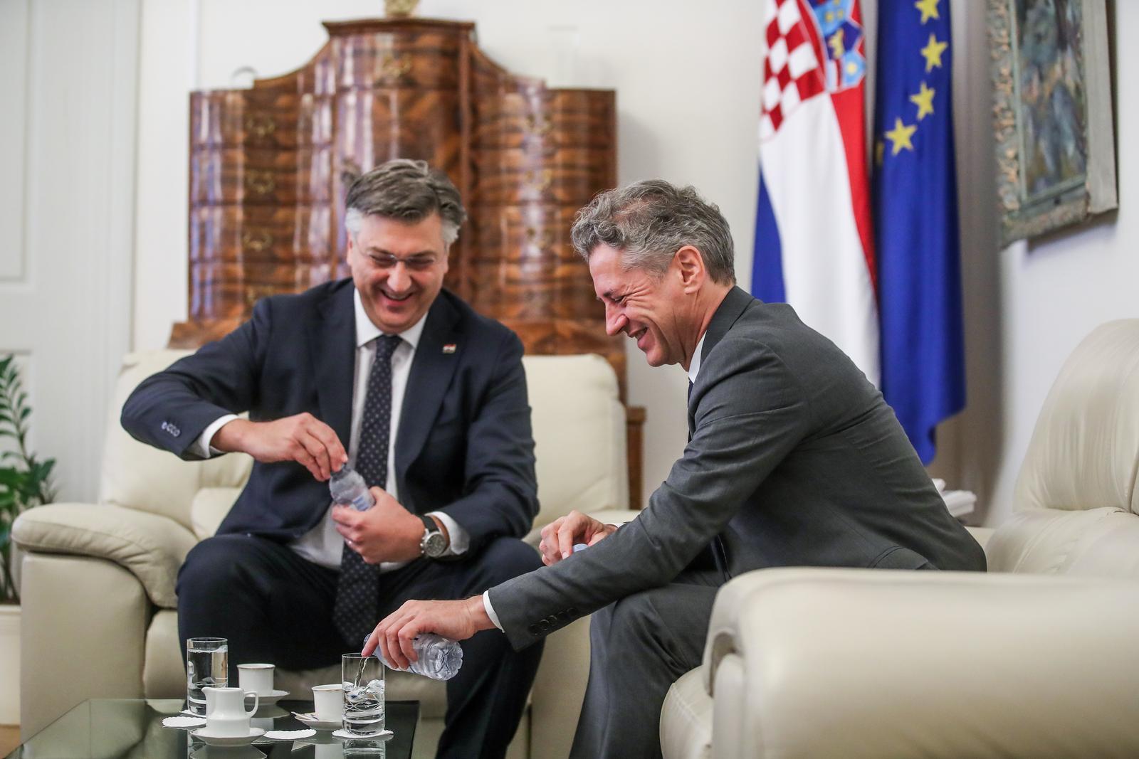 14.07.2023., Zagreb - Premijer Andrej Plenkovic sastao se s predsjednikom Vlade Republike Slovenije Robertom Golobom. Po dolasku u Bankse dvore slovenski premijer Robert Golob upisao se u Zlatnu knjigu, a potom je uslijedio Teta-a-tete susret dvaju premijera. Photo: Slavko Midzor/PIXSELL