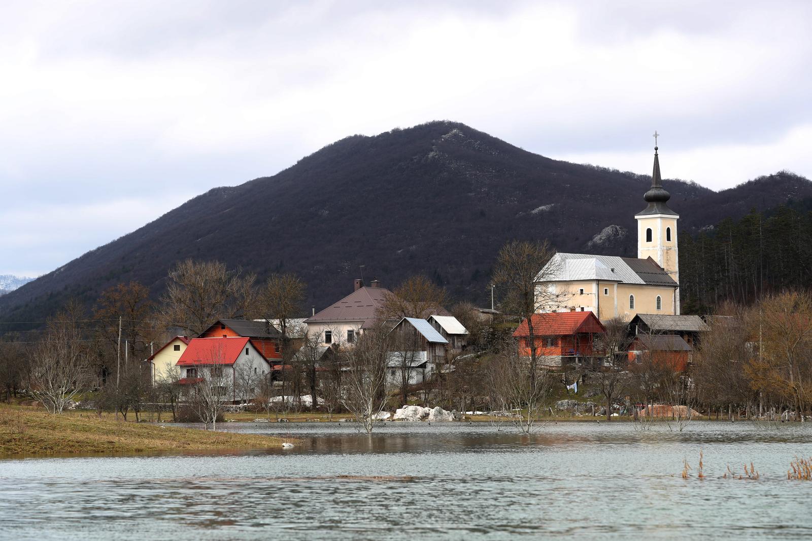 15.03.2018., Otocac - Zbog izlijevanja rijeke Like poplavljeno Kosinjsko polje, Gornji Kosinj i Kosinjski Bakovac. "nDrzavna uprava za zastitu i spasavanje su na terenu kao i medicinsko osoblje grada Gospica koji pruzaju pomoc stanovnicima okolnih sela. "nPhoto: Robert Anic/PIXSELL