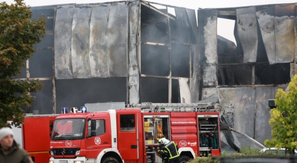 15.09.2024., Osijek - Tijekom noci izbio je pozar u skladistima uz juznu obilaznicu. Photo: Davor Javorovic/PIXSELL