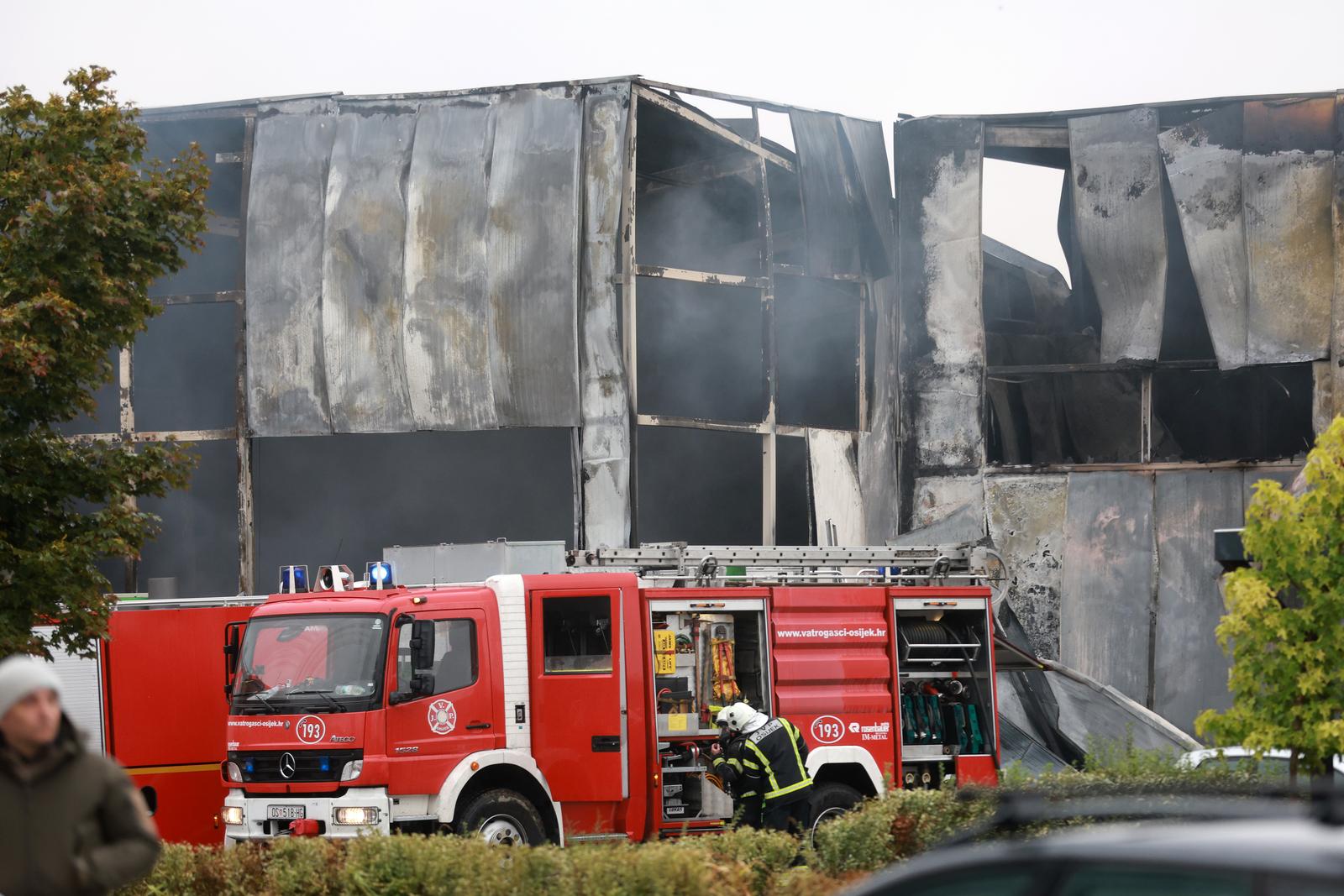 15.09.2024., Osijek - Tijekom noci izbio je pozar u skladistima uz juznu obilaznicu. Photo: Davor Javorovic/PIXSELL