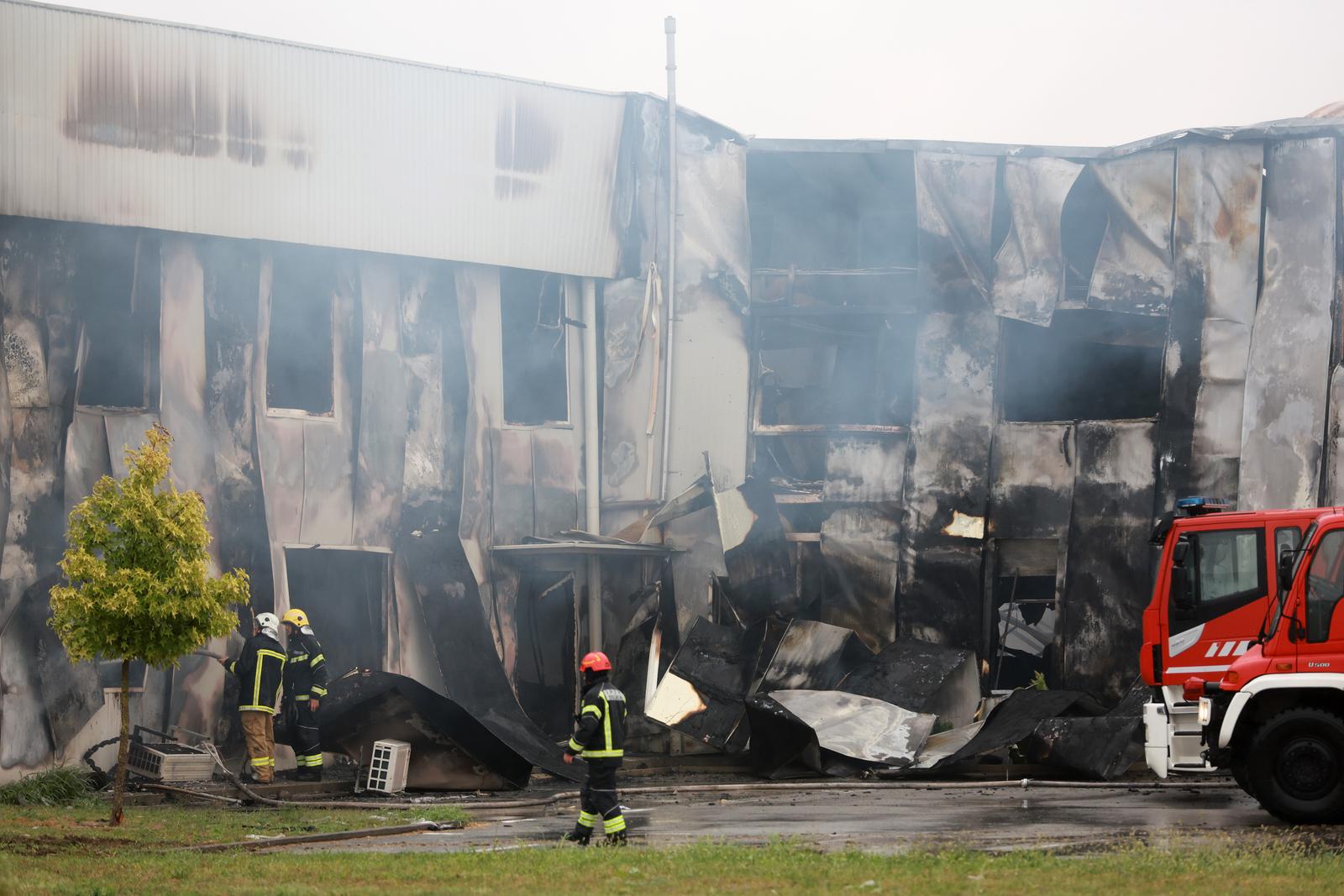 15.09.2024., Osijek - Tijekom noci izbio je pozar u skladistima uz juznu obilaznicu. Photo: Davor Javorovic/PIXSELL