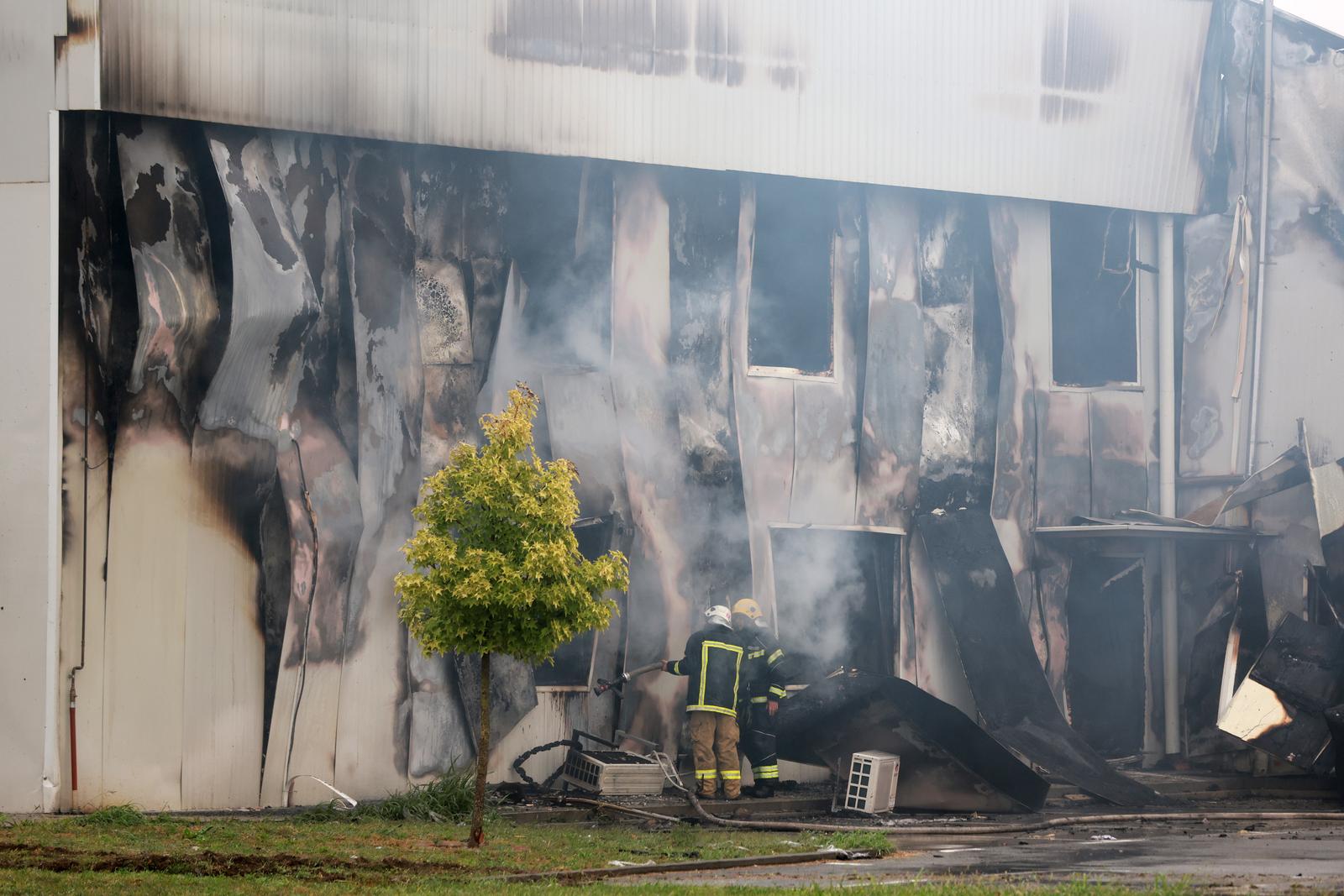 15.09.2024., Osijek - Tijekom noci izbio je pozar u skladistima uz juznu obilaznicu. Photo: Davor Javorovic/PIXSELL