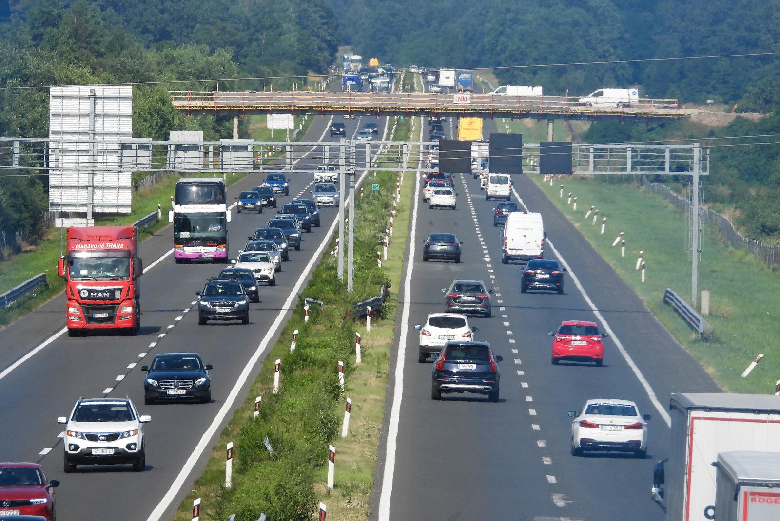 17.07.2023., Zdencina - Gust promet na autocesti A1 u oba smjera. Photo: Matija Habljak/PIXSELL