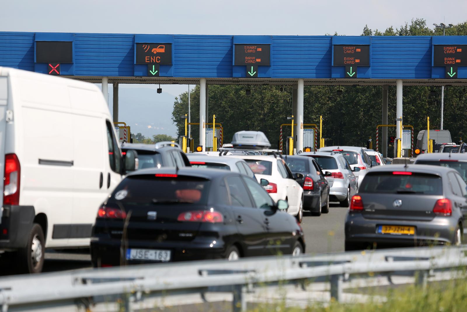 18.08.2018., Zagreb - Prometne guzve na izlasku s autoceste na naplatnoj postaji Demerje u smjeru Zagreba. rPhoto: Borna Filic/PIXSELL