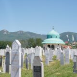 20.07.2022., Kozarac, Prijedor (BiH) – Na Dan sjecanja na zrtve Prijedora u Kozarcu kod Prijedoru sahranjeno je 16 zrtava ubijenih u zlocinima tijekom rata u BiH, 1992. i 1993. godine. Ukopu su prisustvovale brojne visoke zvanice, izmedu ostalih i clanovi Predsjednistva BiH, Sefik Dzaferovic i Zeljko Komsic, predsjednik SDS Bakir Izetbegovic, reisu-l-ulema Islamske zajednice u BiH Husein Kavazovic i mnogi drugi. Nakon predstavljanja idejnog rjesenja za buduci memorijalni centar "Kamicani“ zvanice su posjetile izlozbu predmeta i materijalnih vrijednosti koji su nadjeni prilikom iskopavanja grobnica, a pripadaju zrtvama. 
 Photo: Dejan Rakita/PIXSELL