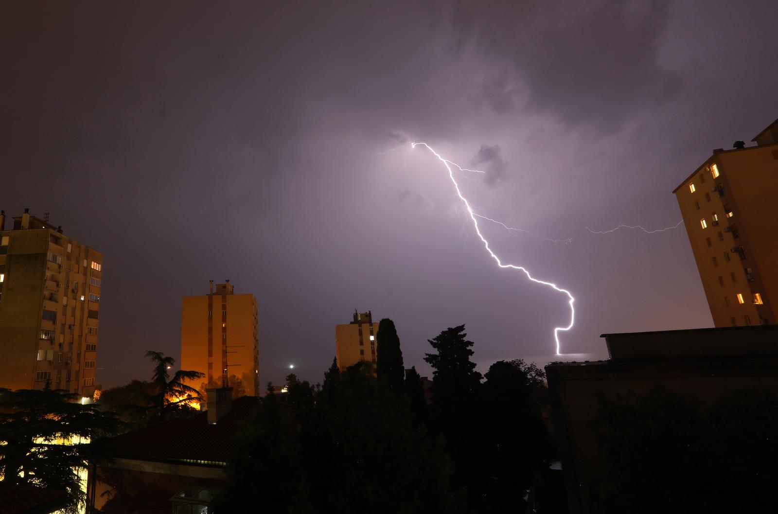 21.07.2023., Rijeka - Grmljavinsko nevrijeme u kasnim vecernjim satima iznad Rijeke i Kvarnera. Photo: Goran Kovacic/PIXSELL