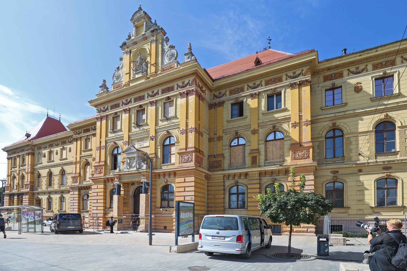 21.03.2023., Zagreb - Muzej za umjetnost i obrt. Na konferenciji za medije sudjelovali su ministrica kulture i medija RH, dr.sc. Nina Obuljen Korzinek, gradonacelnik Grada Zagreba, Tomislav Tomasevic sa suradnicima te ravnatelj muzeja Miroslav Gasparovic koji su nakon toka razgledali trenutno stanje muzeja nakon obnove. Photo: Sanjin Strukic/PIXSELL