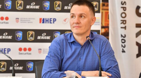 23.04.2024., Makarska - U Gradskoj vijecnici odrzana je konferencija za medije uoci Europskog prvenstva u ragbiju 7 Championship divizije, koje ce se odrzati od 7. do 9. lipnja. gradonacelnik Makarske Zoran Paunovic Photo: Matko Begovic/PIXSELL