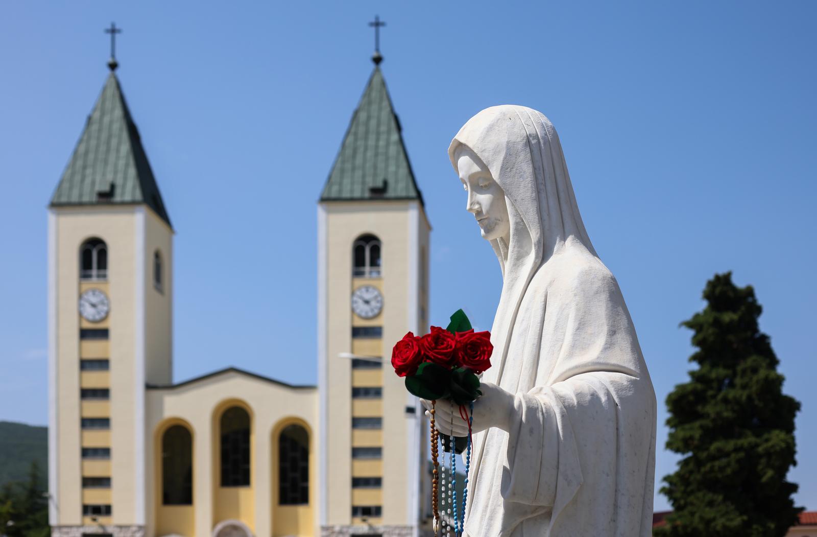 24.06.2023 Medjugorje, Bosna i Hercegovina - Hodocasnici iz cijeloga svijeta pristizu u Medjugorje kako bi nazocili 42. godisnjici Gospinog ukazanja. Photo: Denis Kapetanovic/PIXSELL