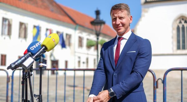 24.08.2024., Zagreb - Trg sv. Marka. Saborski zastupnik Dario Zurovec odrzao je konferenciju za novinare na kojoj je sluzbeno objavio da odlazi iz stranke Fokus. Photo: Sanjin Strukic/PIXSELL