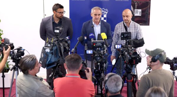 24.09.2024., Zagreb - Na konferenciji za medije Kluba zastupnika Mozemo! odrzanoj u Saboru o poreznoj reformi govorili su Gordan Bosanac, Marin Zivkovic i Damir Bakic. Photo: Patrik Macek/PIXSELL