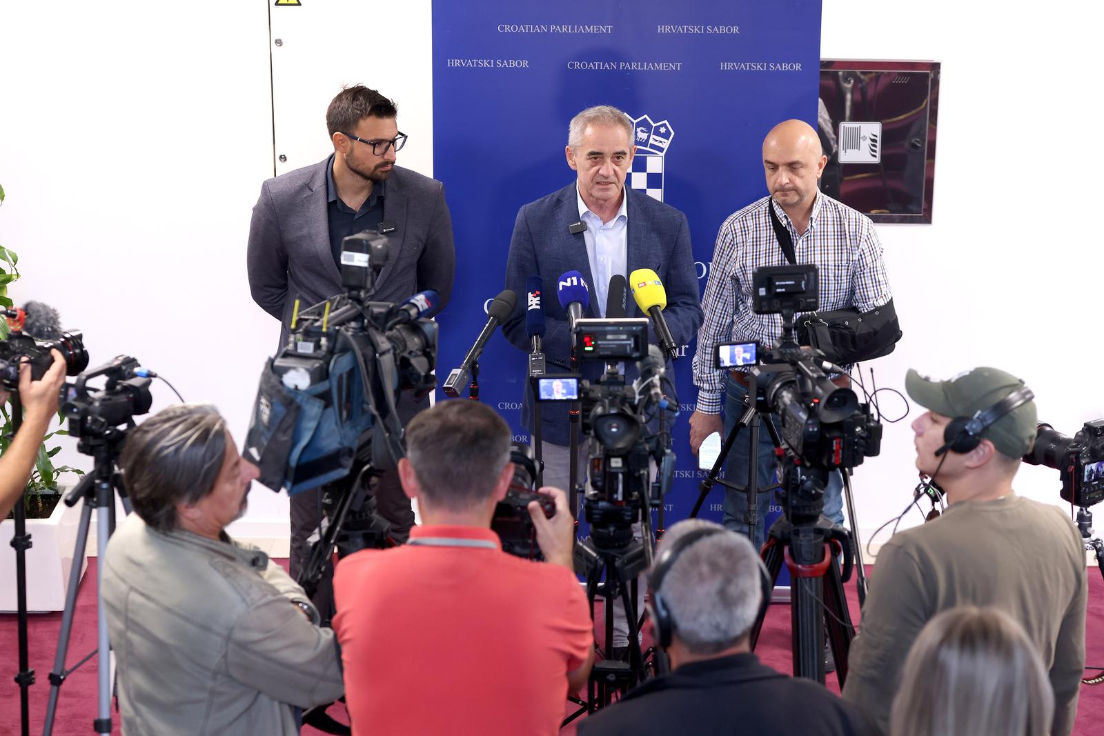 24.09.2024., Zagreb - Na konferenciji za medije Kluba zastupnika Mozemo! odrzanoj u Saboru o poreznoj reformi govorili su Gordan Bosanac, Marin Zivkovic i Damir Bakic. Photo: Patrik Macek/PIXSELL