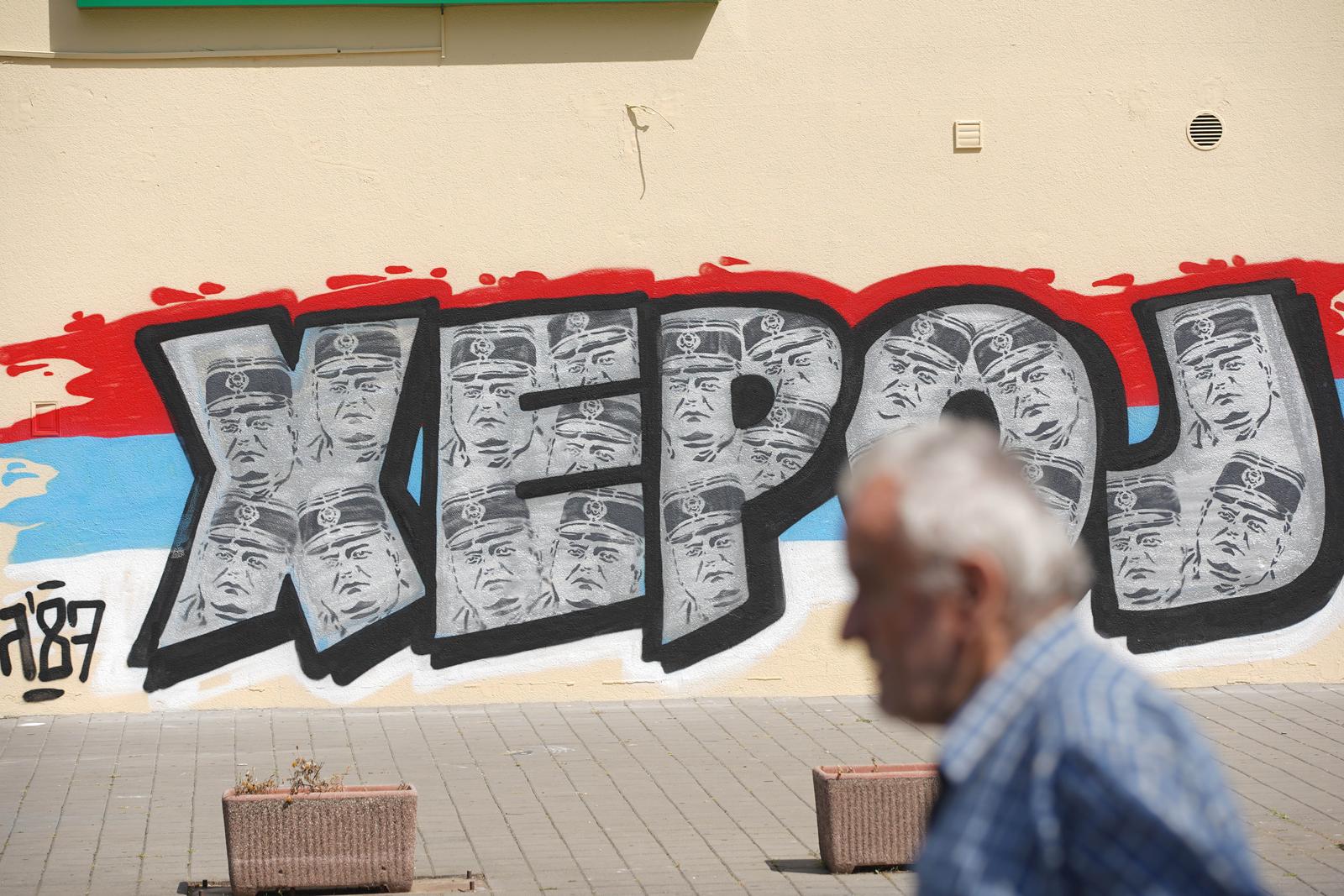 25.08.2023., Banja Luka, Bosna i Hercegovina - Novi grafiti s podrskom Ratku Mladicu, zapovjedniku Vojske Republike Srpske, koji je u Hagu pred Medjunarodnim sudom pravde presudjen za ratne zlocine za vrijeme rata u BiH. Photo: Dejan Rakita/PIXSELL