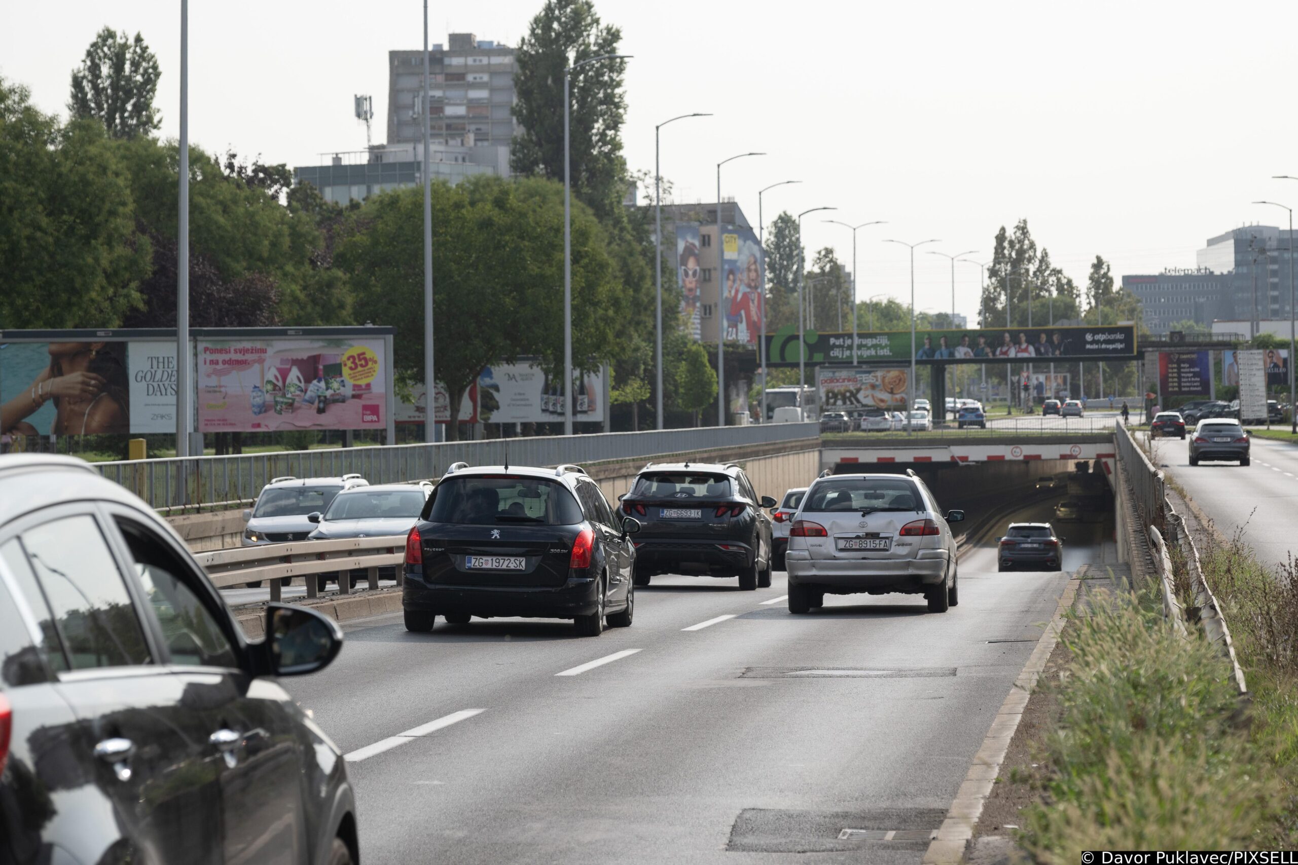 26.08.2024., Zagreb - Za promet je otvoren podvoznjak kod krizanja Savske ceste i Slavonske avenije u kojemu se radila rekonstrukcija javne rasvjete. Photo: Davor Puklavec/PIXSELL