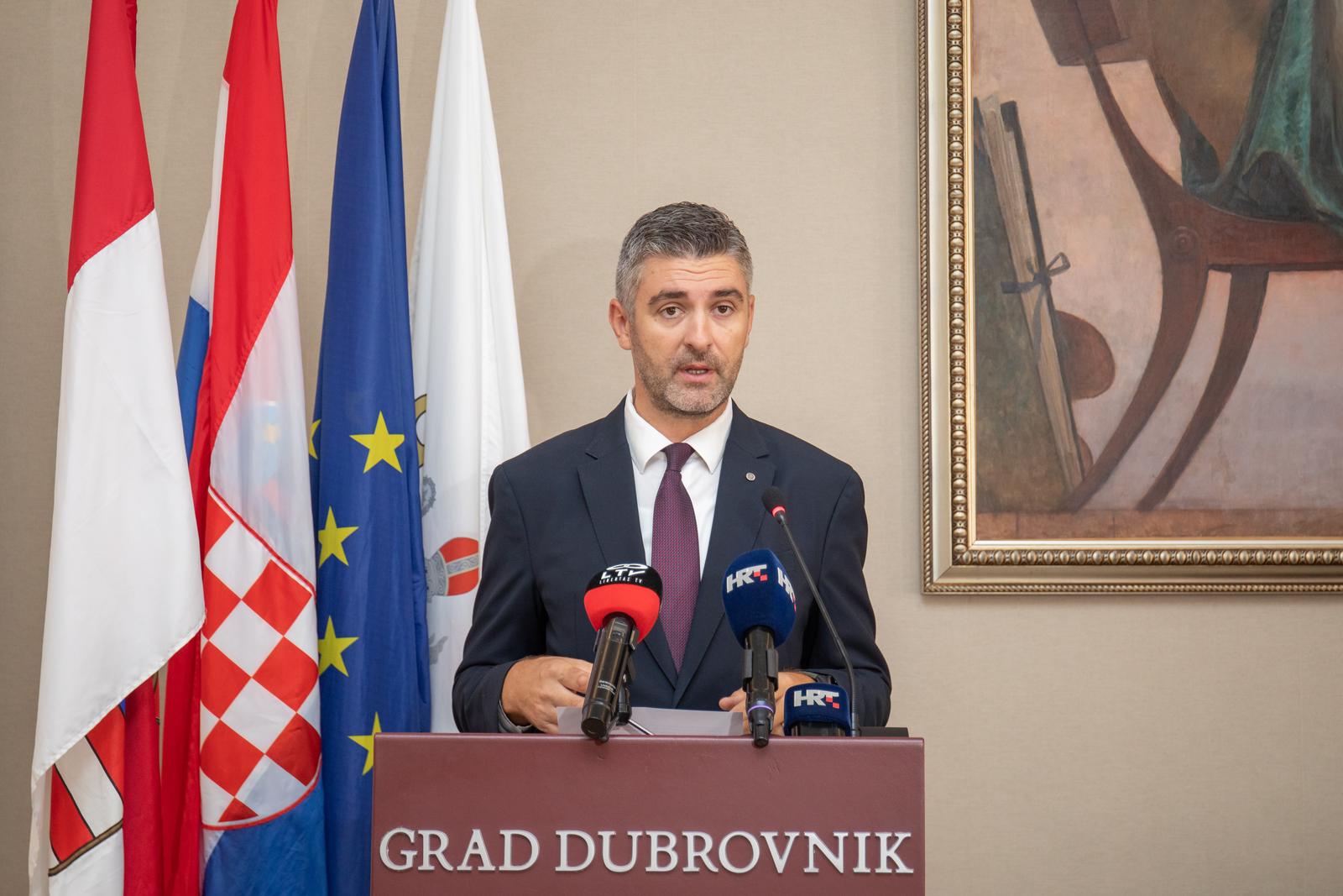 28.09.2024., Velika vijecnica, Dubrovnik - Gradonacelnik Dubrovnika Mato Franković odrzao konferenciju za medije na temu "Zona posebnog prometnog rezima". Photo: Grgo Jelavic/PIXSELL