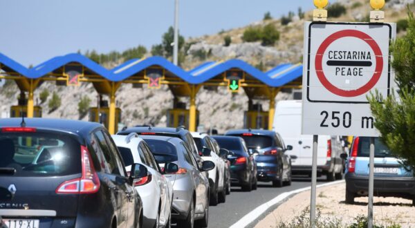 29.06.2027., Sibenik - Od ponedeljka 01.srpnja poskupljuje cestarina na autocesti. Uvodi se sezonaska naplata nakon 4 godine i biti ce tijekom ljeta 10 posto vece cijene. Photo: Hrvoje Jelavic/PIXSELL