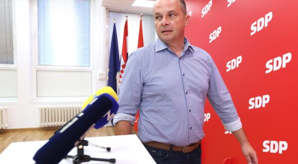 29.08.2024., Zagreb - Potpredsjednik SDP-a Sinisa Hajdas Doncic predao je danas kandidaturu za predsjednika stranke i odrzao konferenciju za medije u sredisnjici SDP-a. Photo: Patrik Macek/PIXSELL