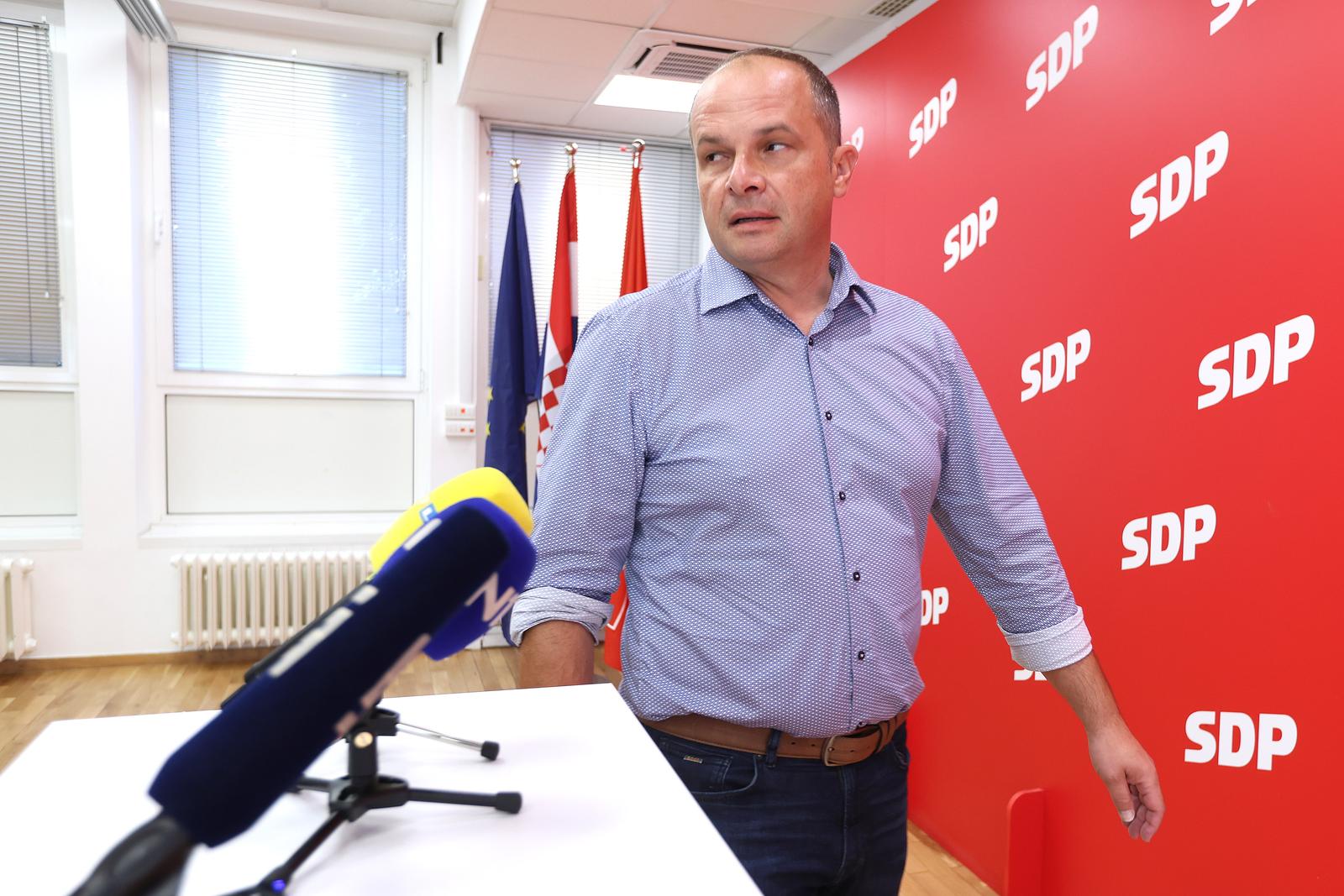 29.08.2024., Zagreb - Potpredsjednik SDP-a Sinisa Hajdas Doncic predao je danas kandidaturu za predsjednika stranke i odrzao konferenciju za medije u sredisnjici SDP-a. Photo: Patrik Macek/PIXSELL