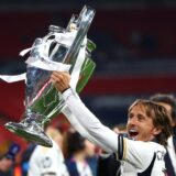 Soccer Football - Champions League - Final - Borussia Dortmund v Real Madrid - Wembley Stadium, London, Britain - June 1, 2024 Real Madrid's Luka Modric celebrates with the trophy after winning the Champions League REUTERS/Hannah Mckay Photo: HANNAH MCKAY/REUTERS