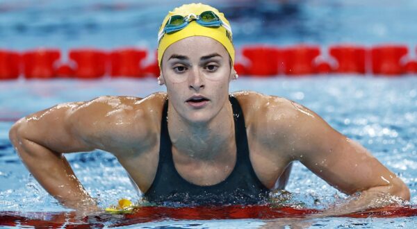 Paris 2024 Olympics - Swimming - Women's 200m Backstroke Semifinal 2 - Paris La Defense Arena, Nanterre, France - August 01, 2024. Kaylee McKeown of Australia after winning the race. REUTERS/Clodagh Kilcoyne Photo: Clodagh Kilcoyne/REUTERS