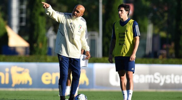 Soccer Football - UEFA Euro 2024 Qualifier - Italy Training - FIGC Coverciano Technical Centre, Coverciano, Italy - September 4, 2023 Italy coach Luciano Spalletti and Sandro Tonali during training REUTERS/Jennifer Lorenzini Photo: JENNIFER LORENZINI/REUTERS