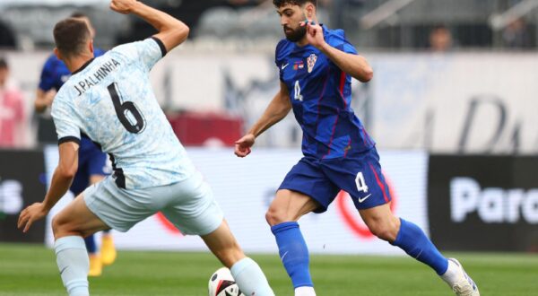 Soccer Football - International Friendly - Portugal v Croatia - Centro Desportivo Nacional do Jamor, Oeiras, Portugal - June 8, 2024 Croatia's Josko Gvardiol in action with Portugal's Joao Palhinha REUTERS/Pedro Nunes Photo: PEDRO NUNES/REUTERS