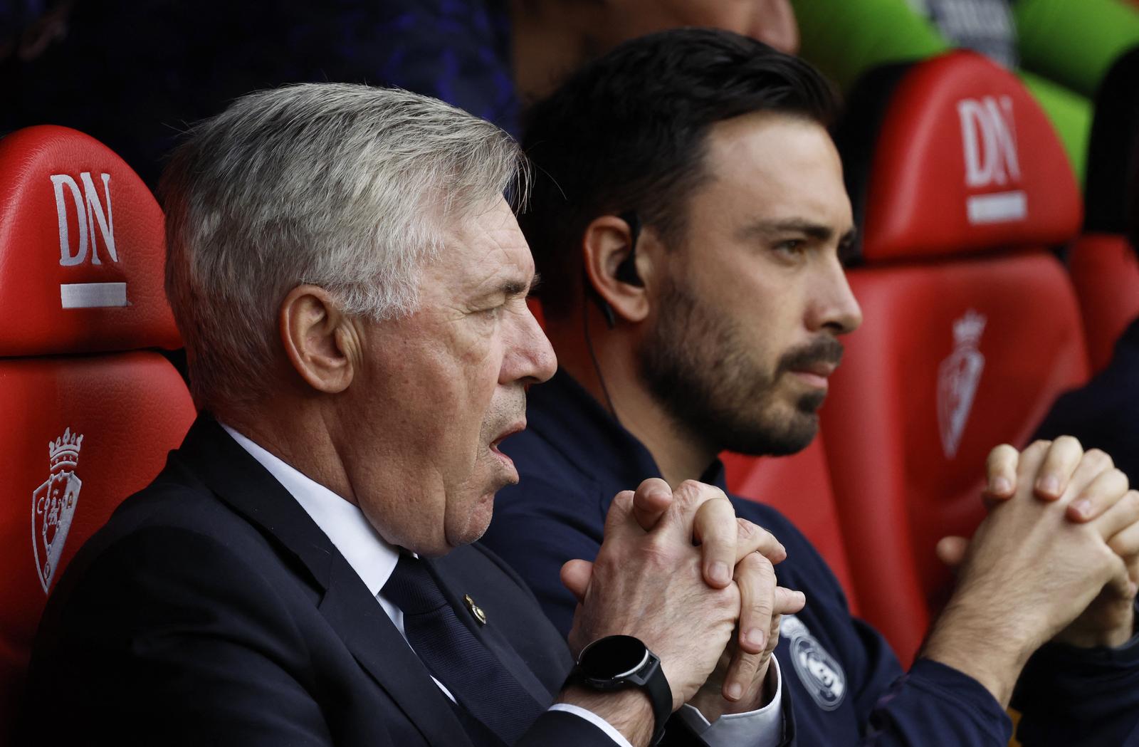 Soccer Football - LaLiga - Osasuna v Real Madrid - El Sadar Stadium, Pamplona, Spain - March 16, 2024 Real Madrid coach Carlo Ancelotti and assistant coach Davide Ancelotti before the match REUTERS/Vincent West Photo: VINCENT WEST/REUTERS