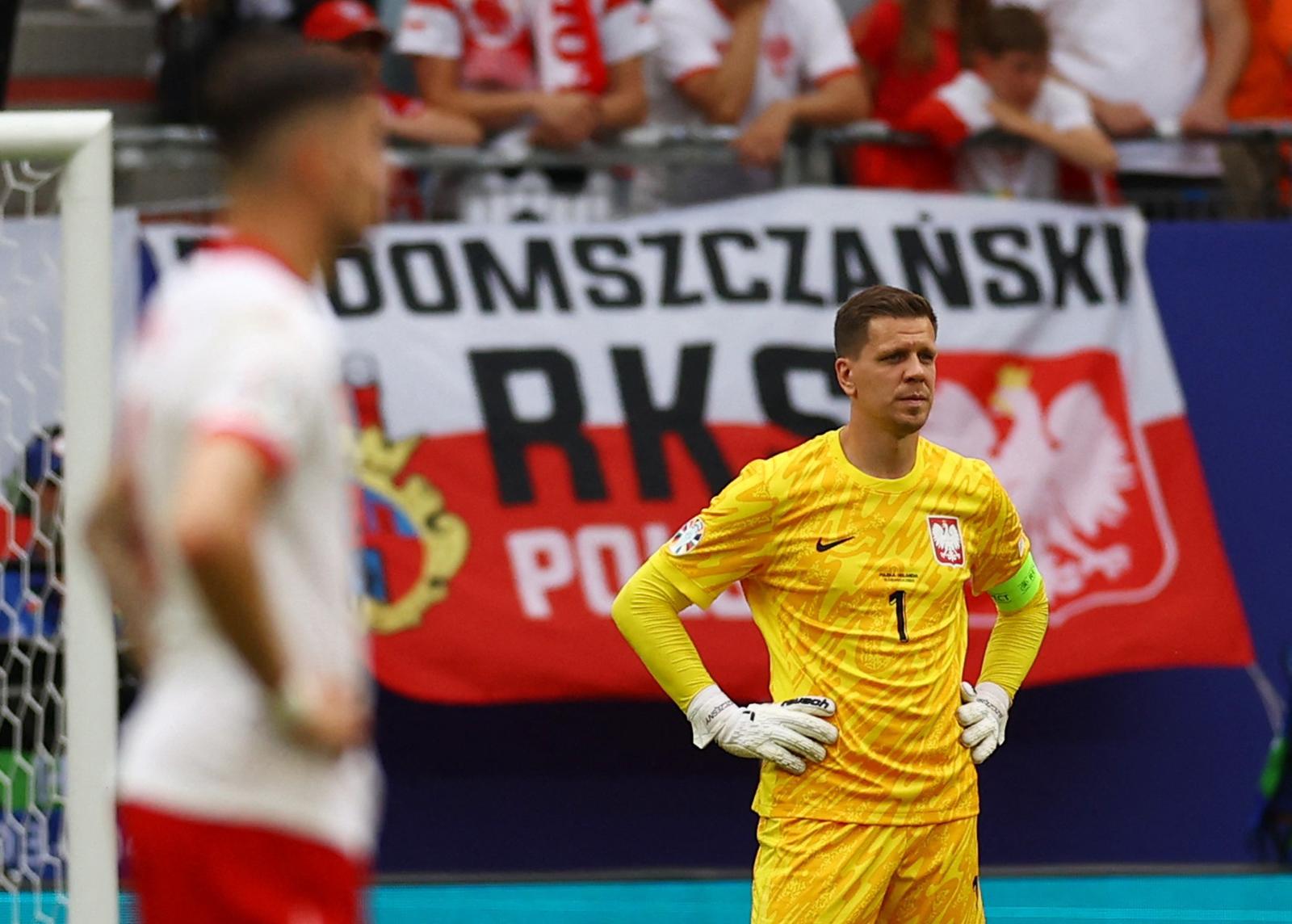 Soccer Football - Euro 2024 - Group D - Poland v Netherlands - Hamburg Volksparkstadion, Hamburg, Germany - June 16, 2024 Poland's Wojciech Szczesny looks dejected after Netherlands' Wout Weghorst scores their second goal REUTERS/Kacper Pempel Photo: KACPER PEMPEL/REUTERS