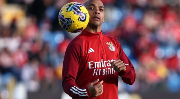 Soccer Football - Primeira Liga - Casa Pia v Benfica - Estadio Municipal de Rio Maior, Rio Maior, Portugal - March 17, 2024 Benfica's Joao Mario during the warm up before the match REUTERS/Rodrigo Antunes Photo: RODRIGO ANTUNES/REUTERS