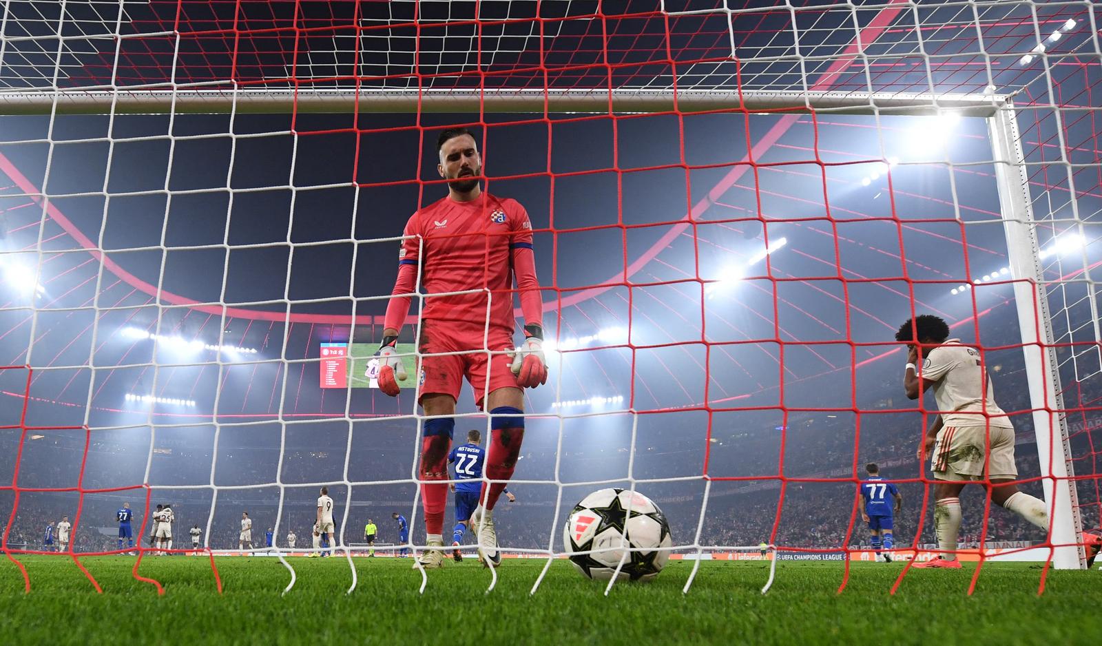 Soccer Football - Champions League - Bayern Munich v GNK Dinamo Zagreb - Allianz Arena, Munich, Germany - September 17, 2024 GNK Dinamo Zagreb's Ivan Nevistic looks dejected after Bayern Munich's Leroy Sane scores their eighth goal REUTERS/Angelika Warmuth Photo: Angelika Warmuth/REUTERS