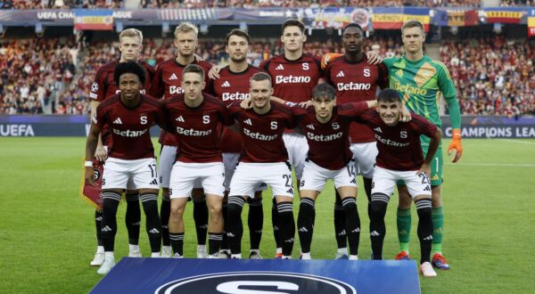 Soccer Football - Champions League - Sparta Prague v FC Salzburg - epet ARENA, Prague, Czech Republic - September 18, 2024 Sparta Prague players pose for a team group photo before the match REUTERS/David W Cerny Photo: DAVID W CERNY/REUTERS