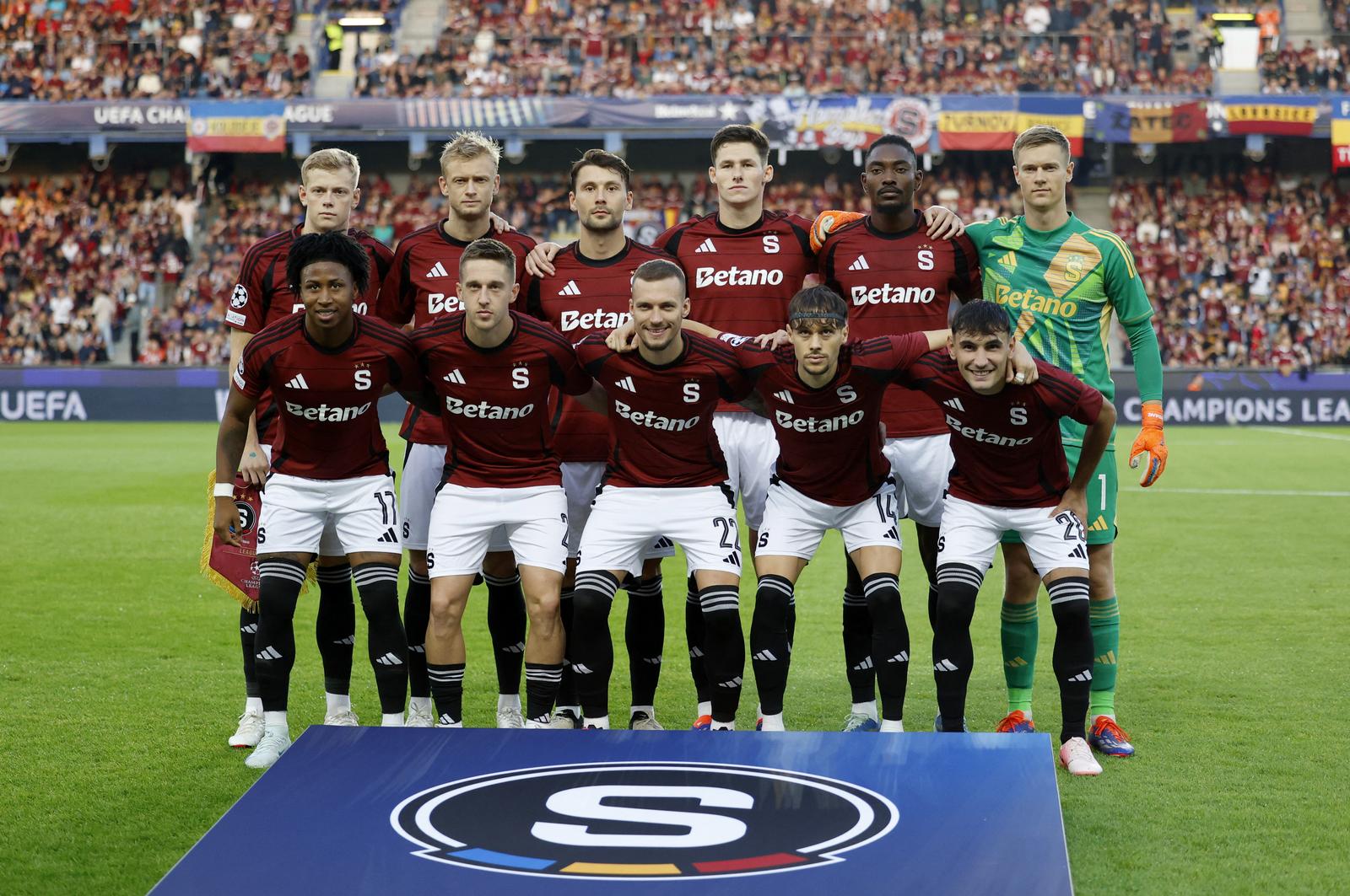 Soccer Football - Champions League - Sparta Prague v FC Salzburg - epet ARENA, Prague, Czech Republic - September 18, 2024 Sparta Prague players pose for a team group photo before the match REUTERS/David W Cerny Photo: DAVID W CERNY/REUTERS