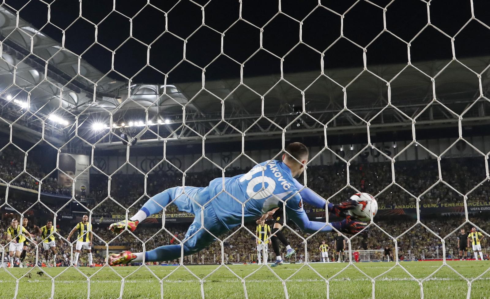 Soccer Football - Europa League - Fenerbahce v Union Saint-Gilloise - Sukru Saracoglu Stadium, Istanbul, Turkey - September 26, 2024 Fenerbahce's Dominik Livakovic saves a penalty kick missed by Union Saint-Gilloise's Franjo Ivanovic REUTERS/Murad Sezer Photo: MURAD SEZER/REUTERS