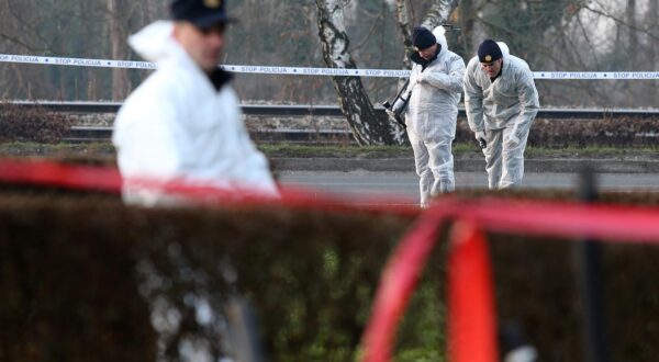 09.01.2013., Zagreb - Tijekom noci na pruzi blizu zeljeznicke postaje Podsused dogodila se eksplozija do koje je doslo kada je teretni vlak naletio na nepznati objekt. Promet vozila i vlakova Alejom Bologne je zaustavljen, a ocevid traje na sirem podruciju Podsuseda.r"nPhoto: Igor Kralj/PIXSELL