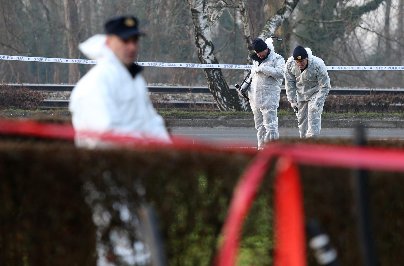 09.01.2013., Zagreb - Tijekom noci na pruzi blizu zeljeznicke postaje Podsused dogodila se eksplozija do koje je doslo kada je teretni vlak naletio na nepznati objekt. Promet vozila i vlakova Alejom Bologne je zaustavljen, a ocevid traje na sirem podruciju Podsuseda.r"nPhoto: Igor Kralj/PIXSELL