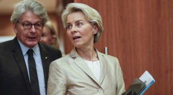 epa11607584 (FILE) - European Commission President Ursula von der Leyen and European Commissioner in charge of internal market Thierry Breton at the start of the European Commission weekly college meeting in Brussels, Belgium, 28 September 2022 (reissued 16 September 2024). Breton on 16 September 2024 resigned from his positon as  European Commissioner due to a dispute with the European Union commission's chief, Ursula von der Leyen, who he said asked France to withdraw his candidacy for the next executive.  EPA/OLIVIER HOSLET