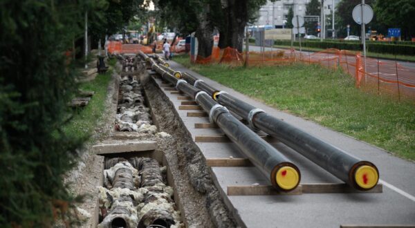 25.06.2024., Zagreb - Radovi na sanaciji prekopa u okviru radova na revitalizaciji vrelovoda Horvacanska cesta, zapadno od raskrizja sa Selskom cestom. Zbog radova za promet je zatvorena Horvacanska cesta od krizanja sa Selskom do krizanja s uliom Srednjaci. Photo: Davor Puklavec/PIXSELL