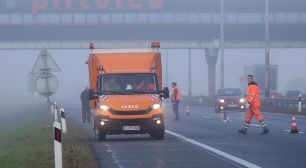 20.01.2018., Zagreb - U prometnoj nesreci na zagrebackoj obilaznici izmedju cvorova Jankomir i Lucko  u subotu rano ujutro poginuo je pjesak. Na jos nepoznatu osobu oko 4.30 sati naletjelo je teretno vozilo. rPhoto: Igor Kralj/PIXSELL