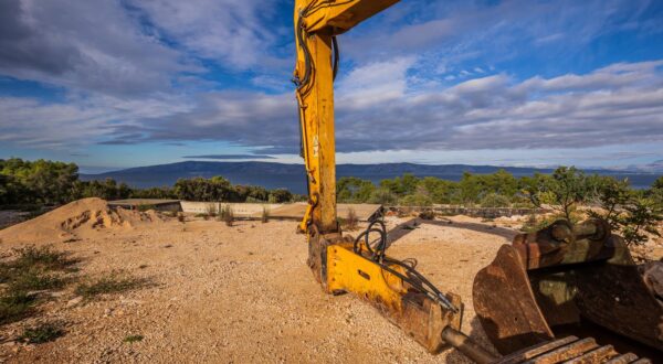 11.12.2023., Zastrazisce Otok Hvar, Bespravno sagradjena Vila Frane Barbarica bivseg sefa HEP-a. Photo: Zvonimir Barisin/PIXSELL