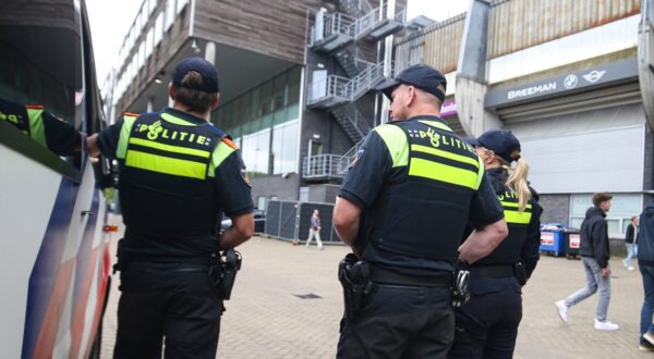 ROTTERDAM, 15-9-24, Stadium het Kasteel, Dutch eredivisie, Sparta Rotterdam - Go Ahead Eagles, politie, police Sparta - Go Ahead Eagles x26265076x Copyright:,Image: 907897431, License: Rights-managed, Restrictions: PUBLICATIONxNOTxINxNED, Model Release: no, Credit line: IMAGO / imago sportfotodienst / Profimedia