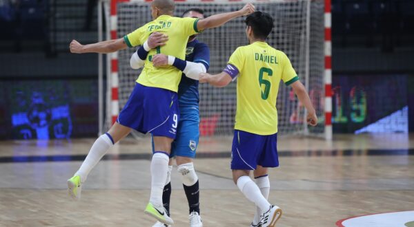 12, April, 2019, Belgrade - International friendly game futsal "A" national teams Serbia and Brasil held in Stark arena. Squad of Brasil celebrating. Photo: Stefan Tomasevic/ATAImages

12, april, 2019, Beograd - Prijateljska medjunarodna futsal utakmica izmedju Srbije i Brazila odigrana u Stark areni.. Foto: Stefan Tomasevic/ATAImages,Image: 426081970, License: Rights-managed, Restrictions: , Model Release: no, Credit line: Stefan Tomasevic / ATA Images / Profimedia