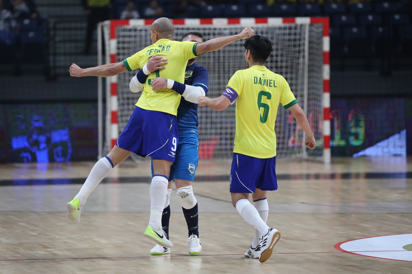 12, April, 2019, Belgrade - International friendly game futsal "A" national teams Serbia and Brasil held in Stark arena. Squad of Brasil celebrating. Photo: Stefan Tomasevic/ATAImages

12, april, 2019, Beograd - Prijateljska medjunarodna futsal utakmica izmedju Srbije i Brazila odigrana u Stark areni.. Foto: Stefan Tomasevic/ATAImages,Image: 426081970, License: Rights-managed, Restrictions: , Model Release: no, Credit line: Stefan Tomasevic / ATA Images / Profimedia