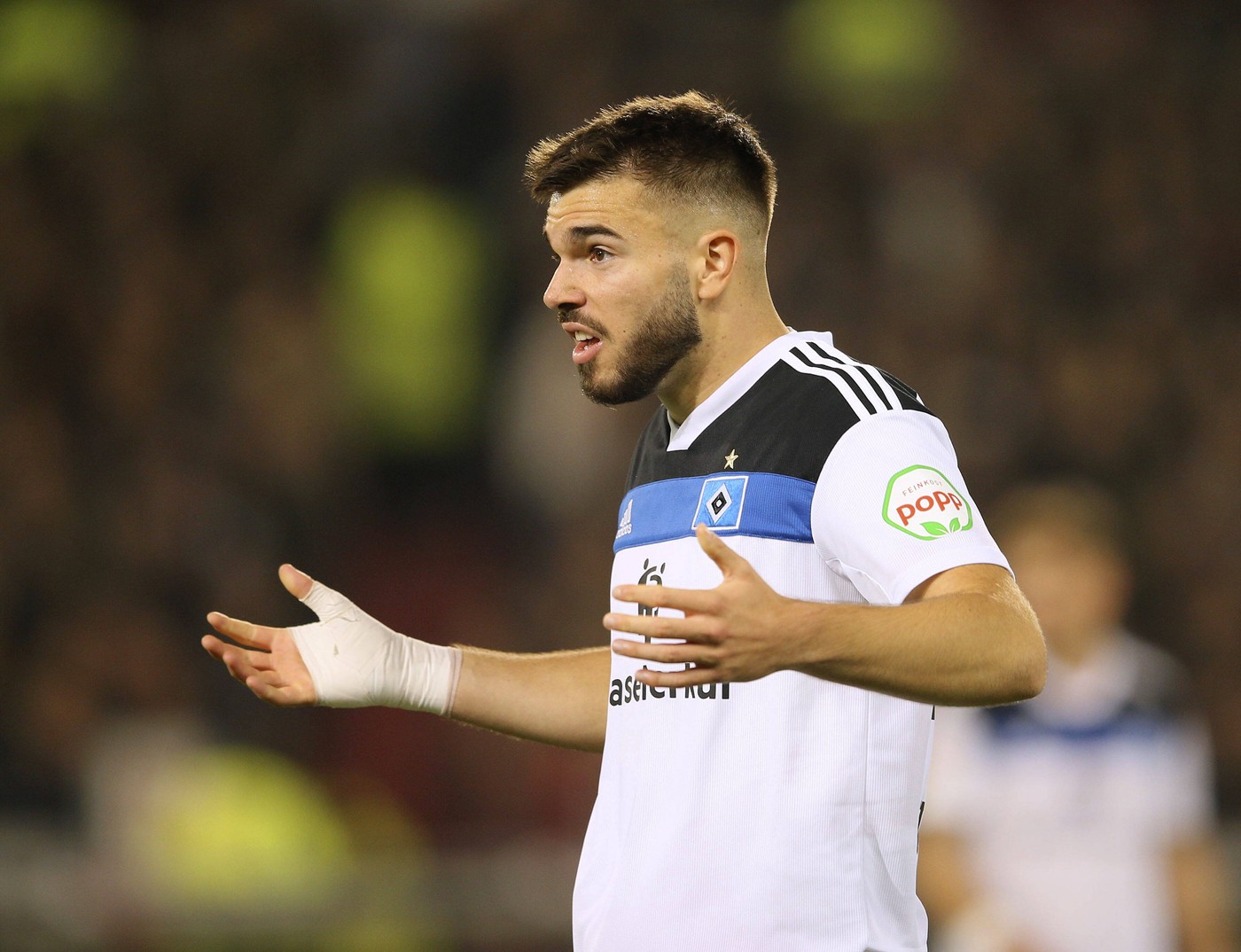 Foto : skeptische Miene bei ... Mario Vuskovic  HSV  Fussball 2. Bundesliga am Fr. 14.10.2022 FC St. Pauli - Hamburger SV *** Photo skeptical expression at Mario Vuskovic HSV football 2 Bundesliga on Fri 14 10 2022 FC St Pauli Hamburger SV,Image: 737407018, License: Rights-managed, Restrictions: , Model Release: no, Credit line: CB / imago sportfotodienst / Profimedia