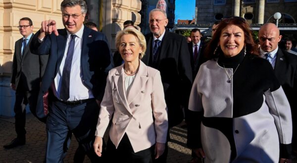 Croatia's Prime Minister Andrej Plenkovic (L), European Commission President Ursula von der Leyen (C) and European Commission vice-president in charge of Democracy and Demography Dubravka Suica (R) take a walk in Zagreb on January 1, 2023 during the visit of EU Commision on the occasion of Croatia's entry to the passport-free Schengen zone. At midnight Croatia became the 27th nation in the passport-free Schengen zone, the world's largest, which allows more than 400 million people to move freely between its members.,Image: 747223466, License: Rights-managed, Restrictions: , Model Release: no, Credit line: DENIS LOVROVIC / AFP / Profimedia