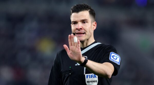 German referee Harm Osmers gestures during the German first division Bundesliga football match between VfL Wolfsburg and FC Bayern Munich in Wolfsburg, Germany on February 5, 2023.,Image: 754238479, License: Rights-managed, Restrictions: , Model Release: no, Credit line: Ronny HARTMANN / AFP / Profimedia