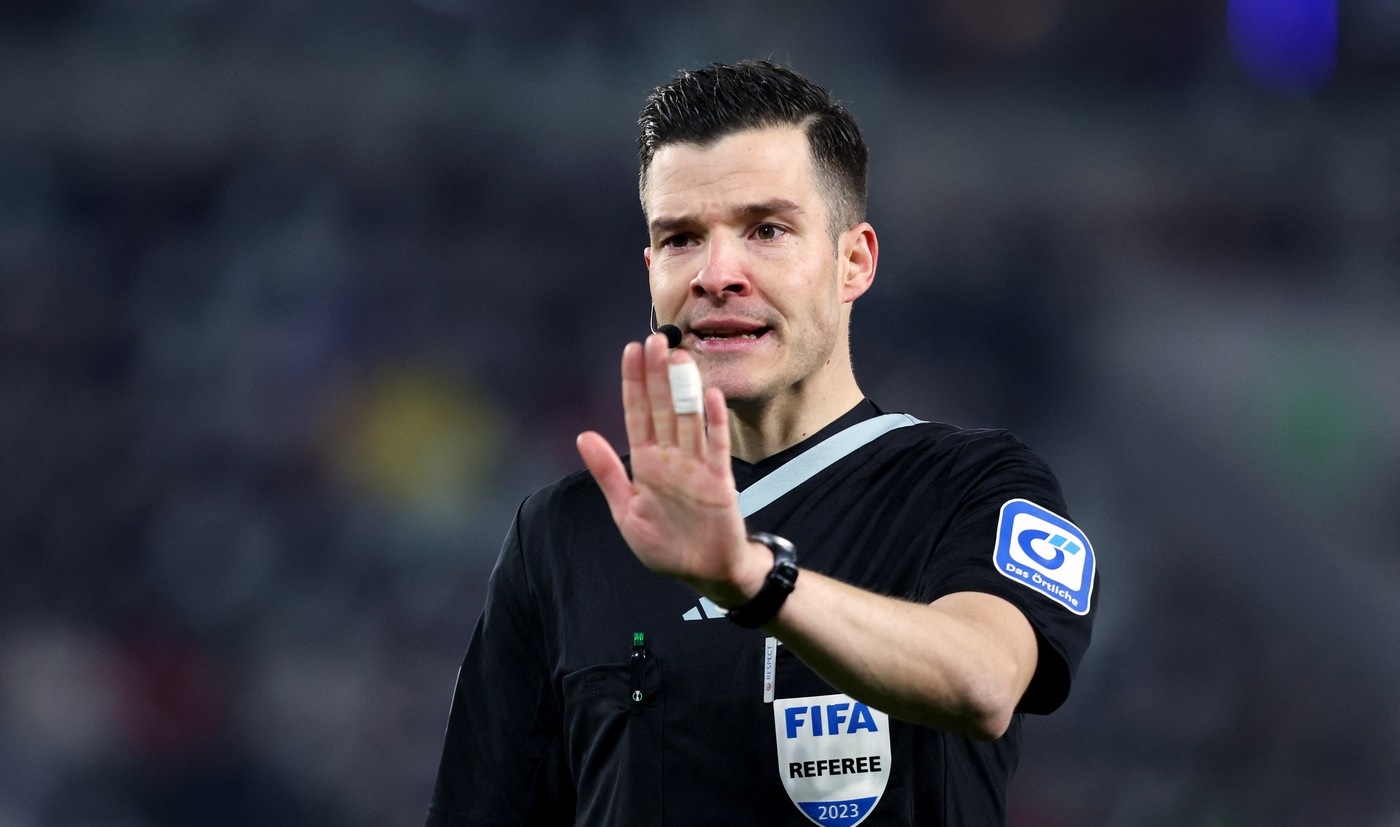 German referee Harm Osmers gestures during the German first division Bundesliga football match between VfL Wolfsburg and FC Bayern Munich in Wolfsburg, Germany on February 5, 2023.,Image: 754238479, License: Rights-managed, Restrictions: , Model Release: no, Credit line: Ronny HARTMANN / AFP / Profimedia